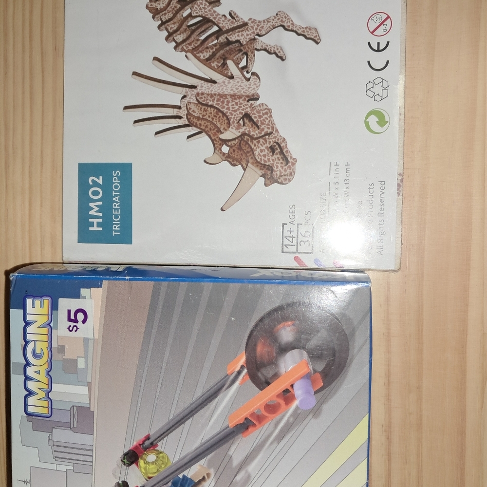 Toy - Picture 2 of 2